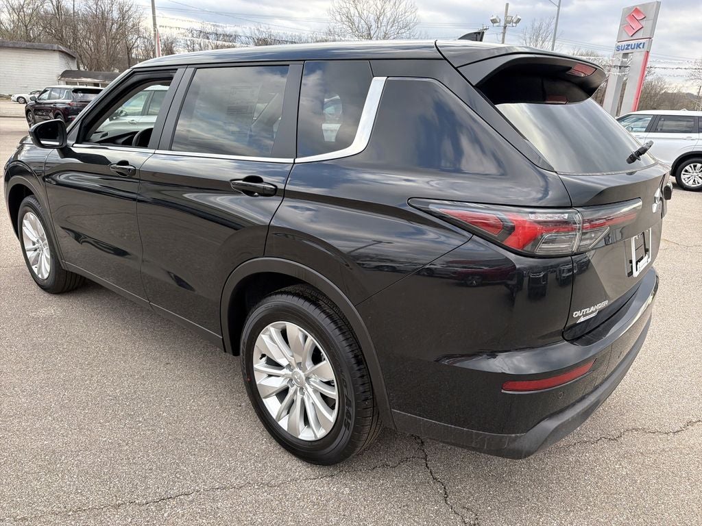 2026 Mitsubishi Outlander ES