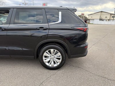 2026 Mitsubishi Outlander ES