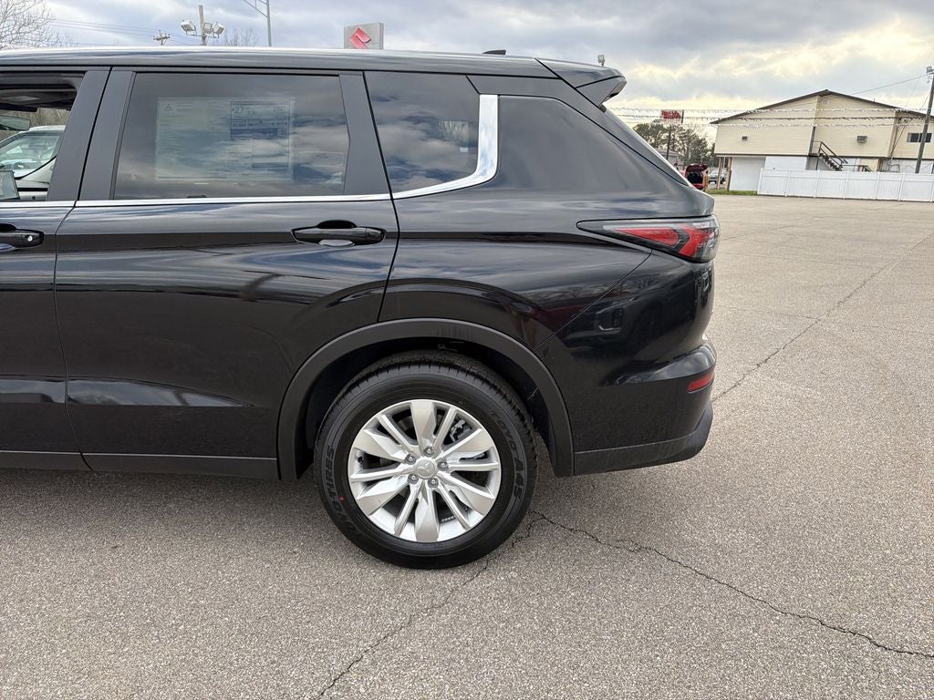 2026 Mitsubishi Outlander ES