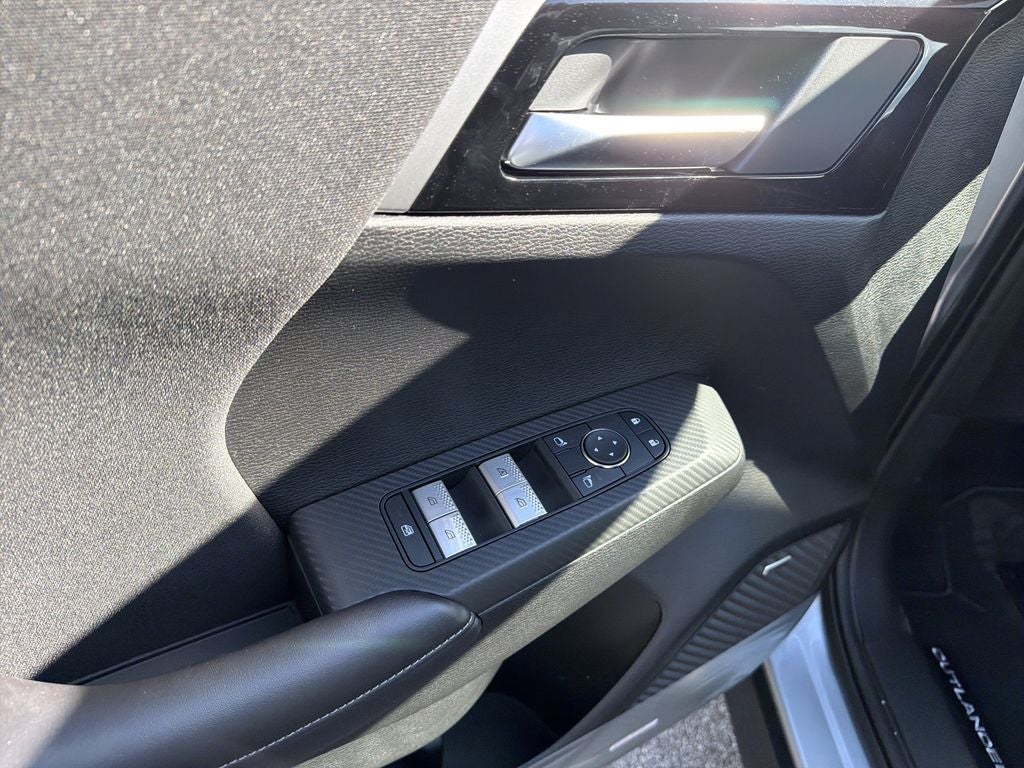 2026 Mitsubishi Outlander ES