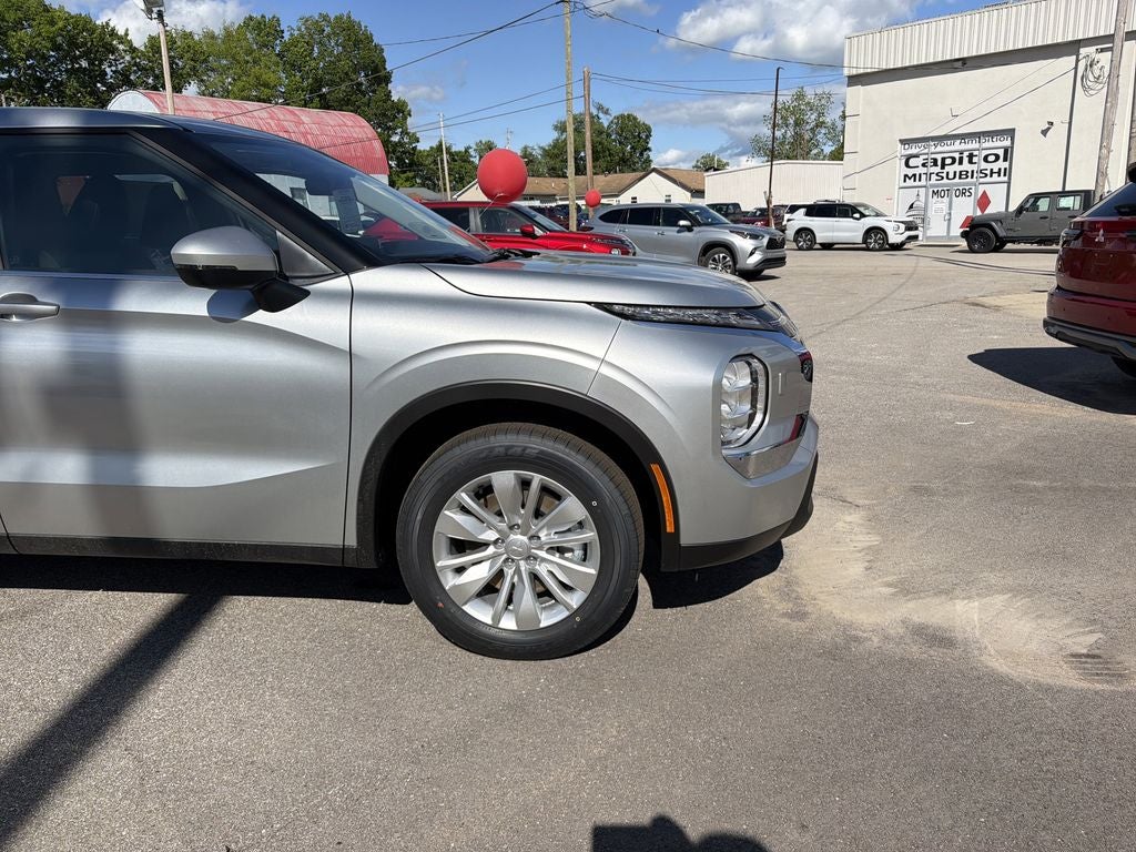 2026 Mitsubishi Outlander ES
