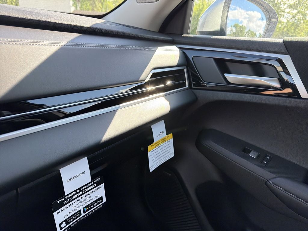 2026 Mitsubishi Outlander ES