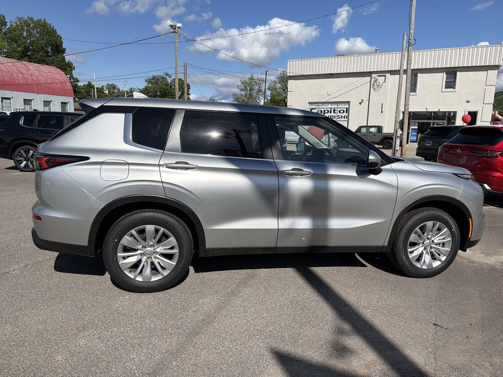 2026 Mitsubishi Outlander ES