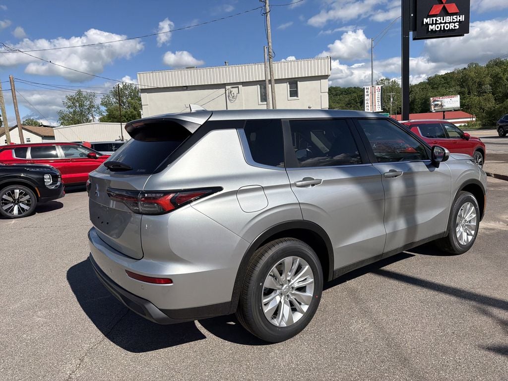 2026 Mitsubishi Outlander ES