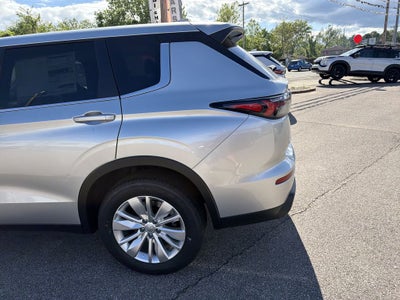 2026 Mitsubishi Outlander ES
