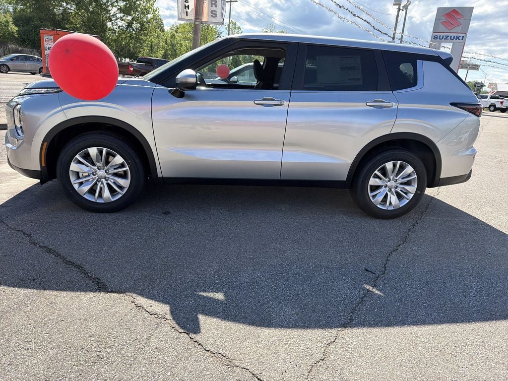 2026 Mitsubishi Outlander ES