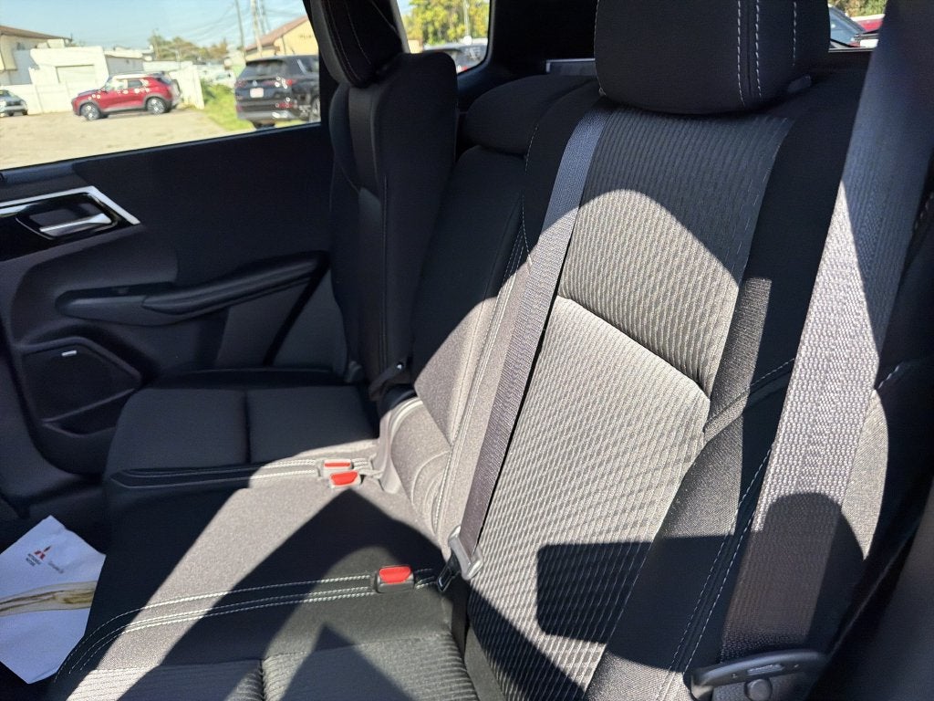 2026 Mitsubishi Outlander ES