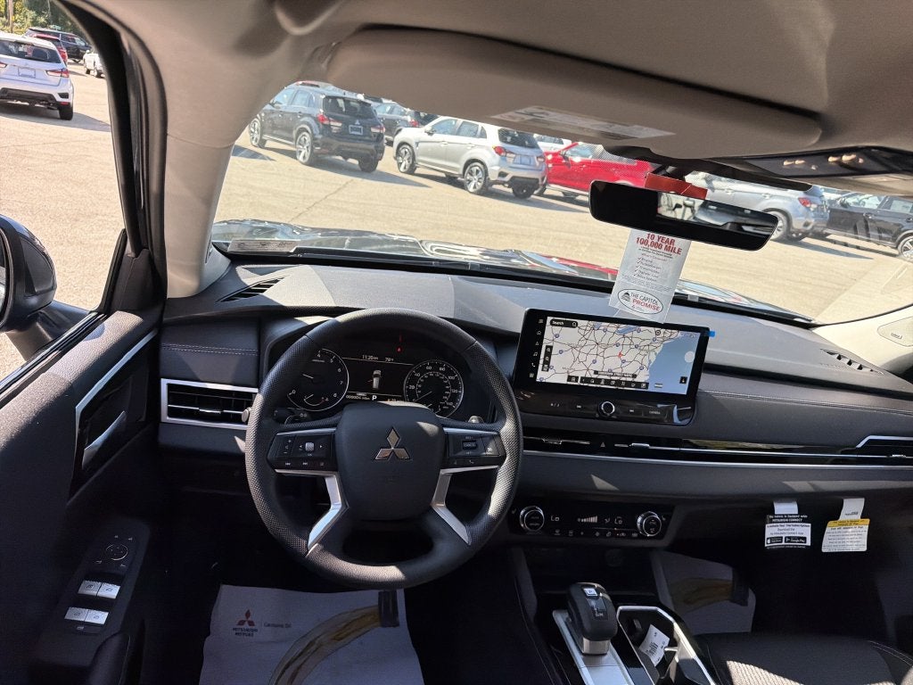 2026 Mitsubishi Outlander ES