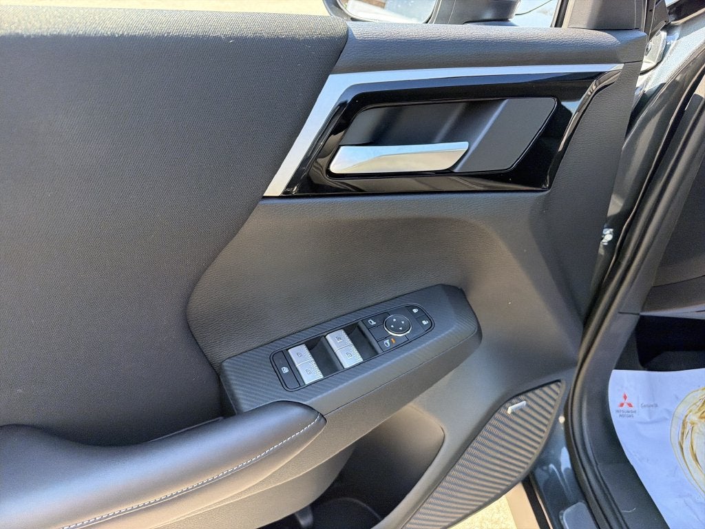2026 Mitsubishi Outlander ES