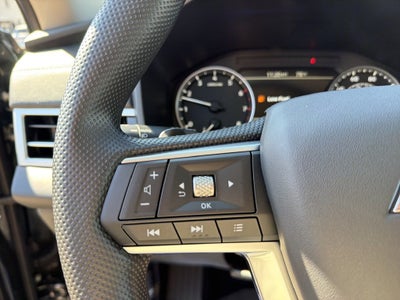 2026 Mitsubishi Outlander ES