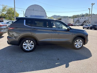 2026 Mitsubishi Outlander ES