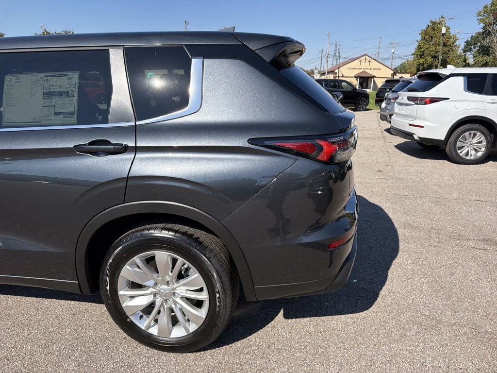 2026 Mitsubishi Outlander ES