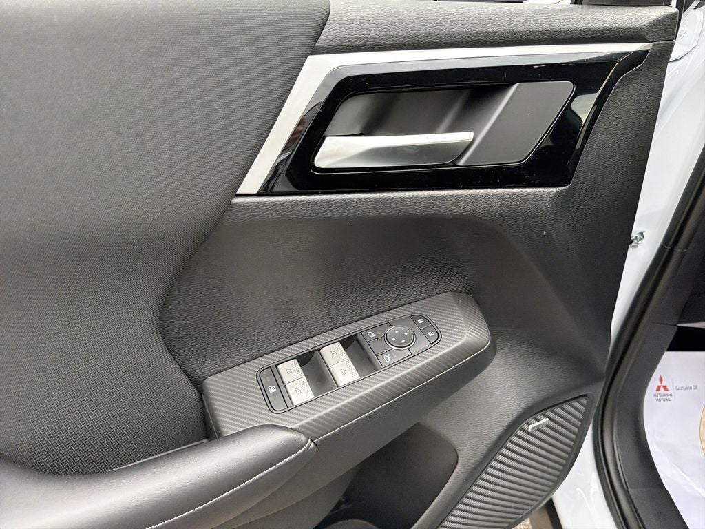 2026 Mitsubishi Outlander ES