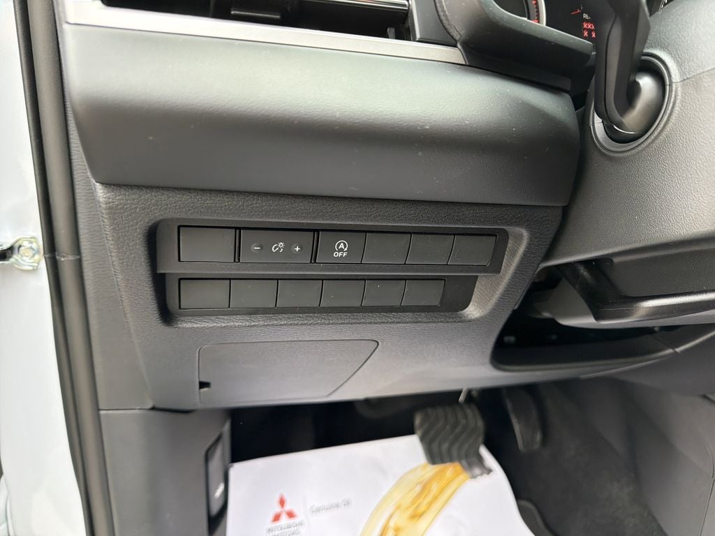 2026 Mitsubishi Outlander ES