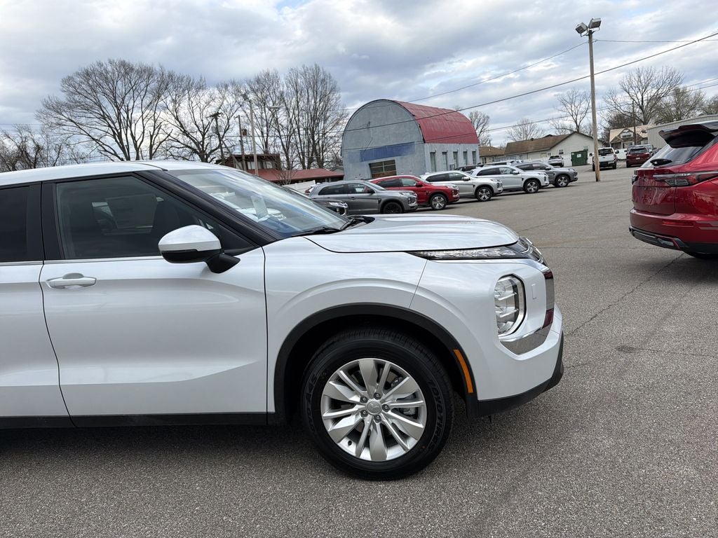 2026 Mitsubishi Outlander ES