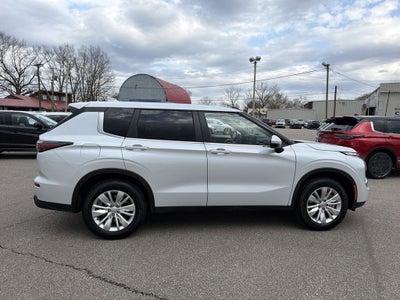 2026 Mitsubishi Outlander ES