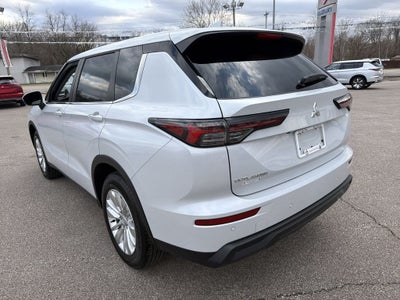 2026 Mitsubishi Outlander ES