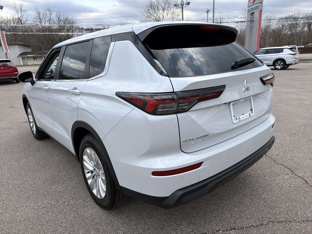 2026 Mitsubishi Outlander ES