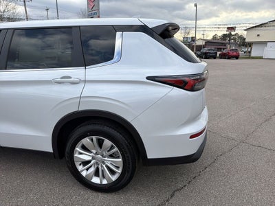 2026 Mitsubishi Outlander ES