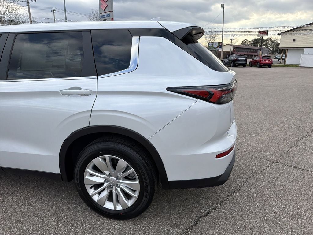 2026 Mitsubishi Outlander ES