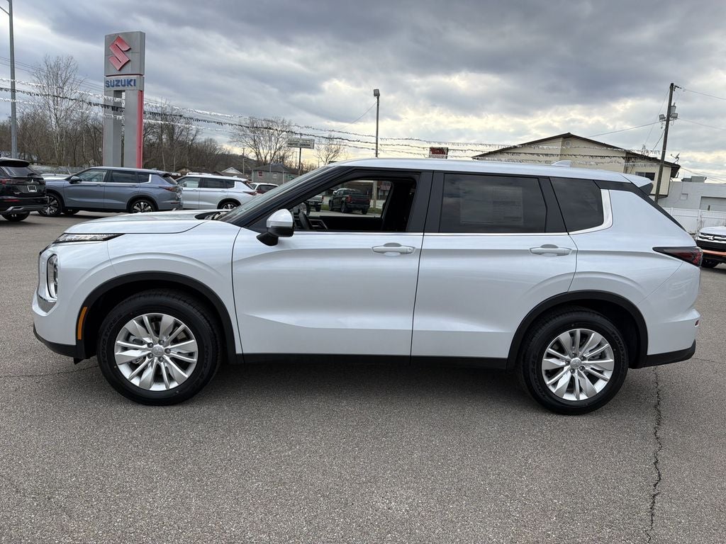 2026 Mitsubishi Outlander ES