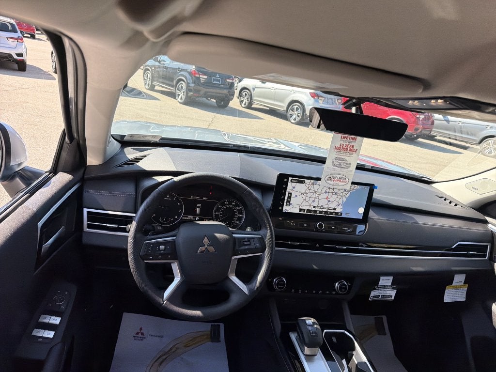 2026 Mitsubishi Outlander ES