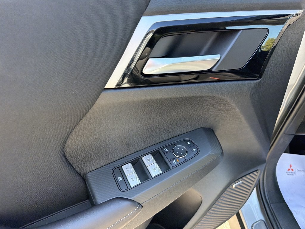 2026 Mitsubishi Outlander ES