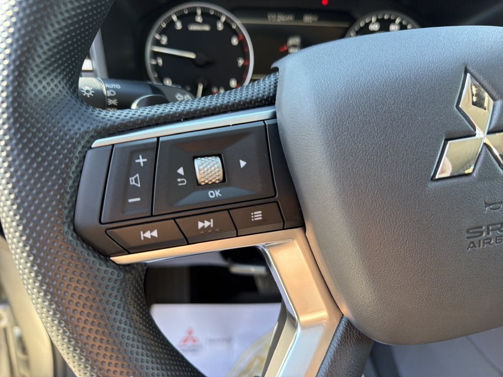 2026 Mitsubishi Outlander ES