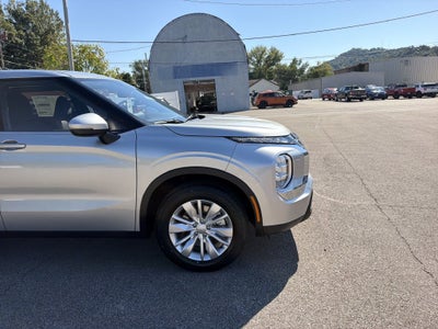 2026 Mitsubishi Outlander ES