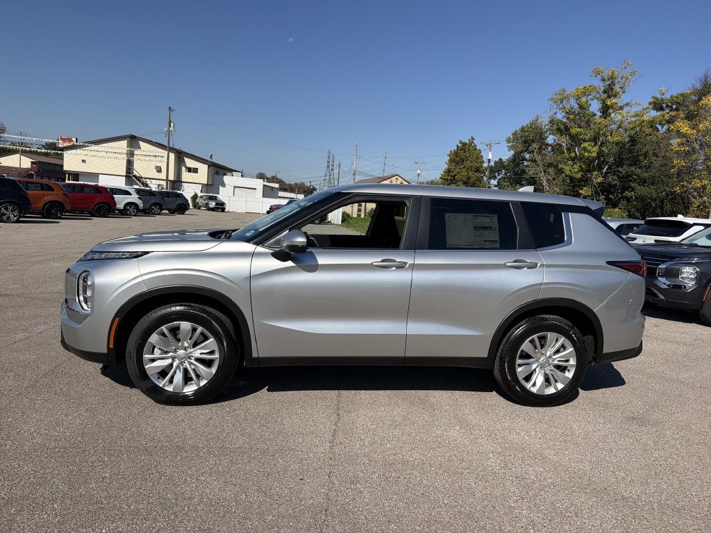 2026 Mitsubishi Outlander ES
