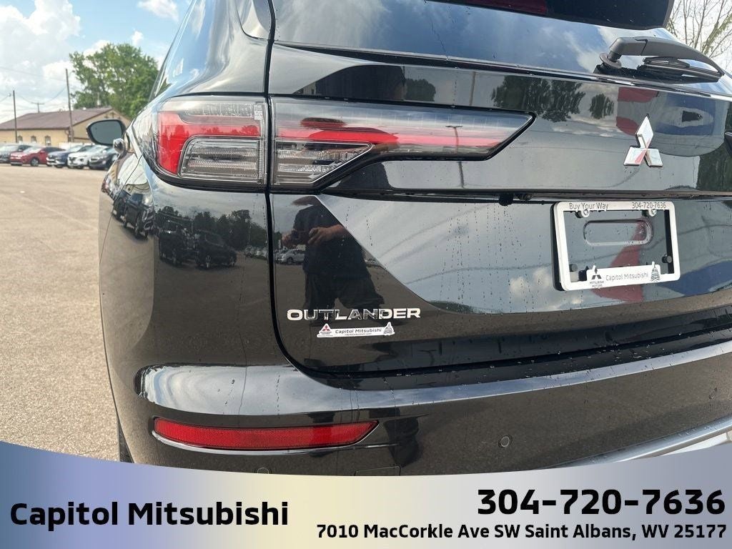 2025 Mitsubishi Outlander SE