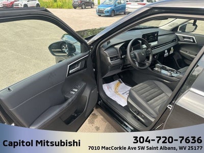 2025 Mitsubishi Outlander SE