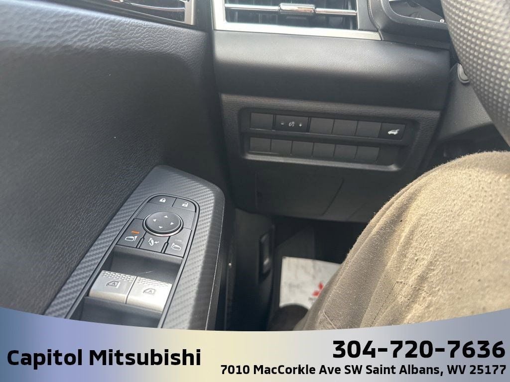 2025 Mitsubishi Outlander SE