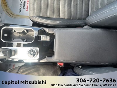 2025 Mitsubishi Outlander SE