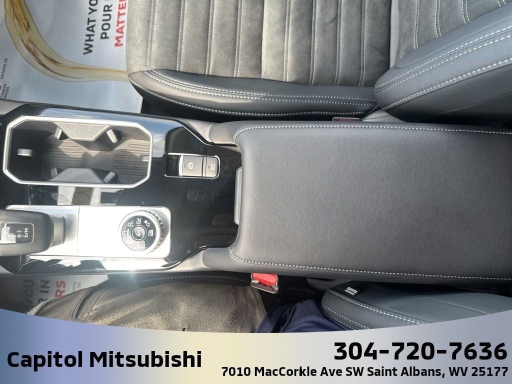 2025 Mitsubishi Outlander SE