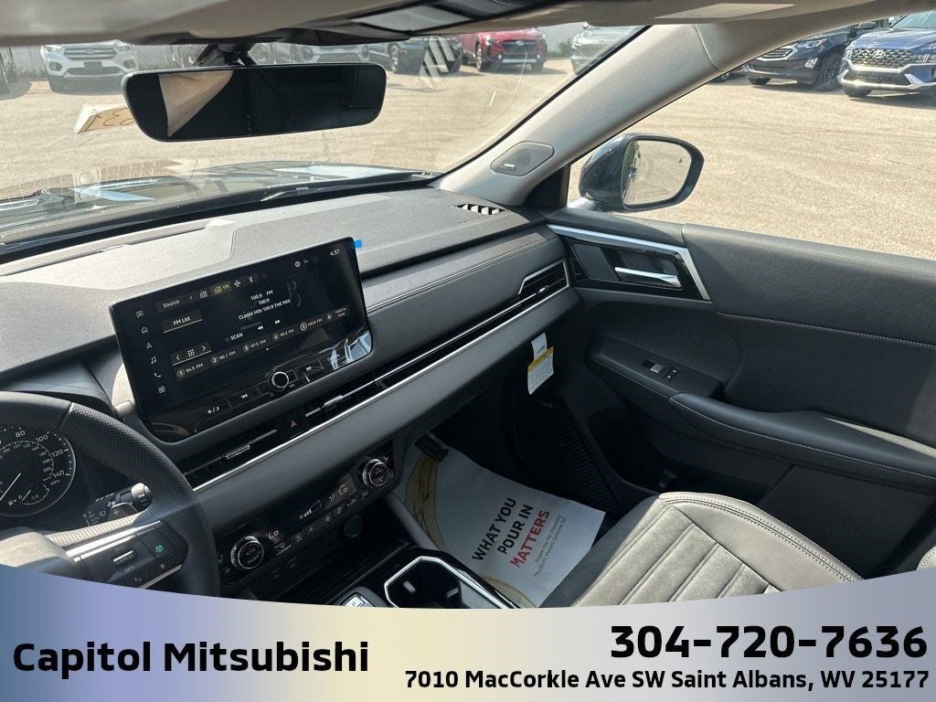 2025 Mitsubishi Outlander SE