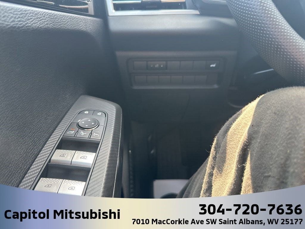 2025 Mitsubishi Outlander SE