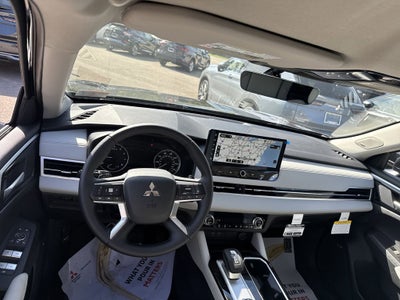 2025 Mitsubishi Outlander SE