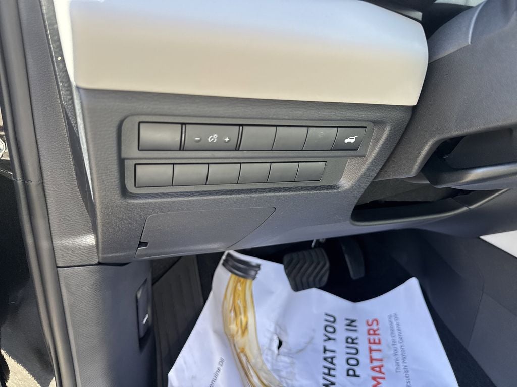 2025 Mitsubishi Outlander SE