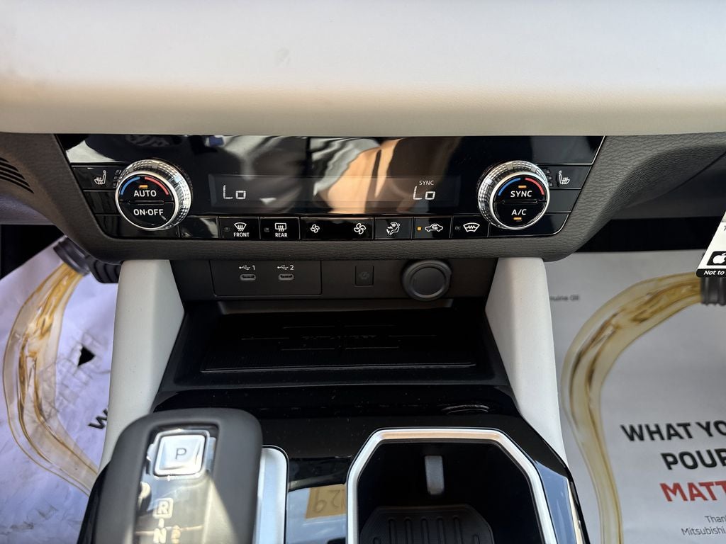 2025 Mitsubishi Outlander SE