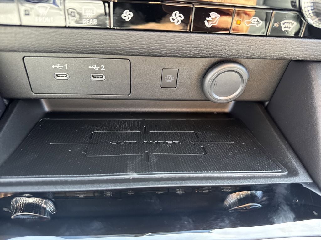 2025 Mitsubishi Outlander SE