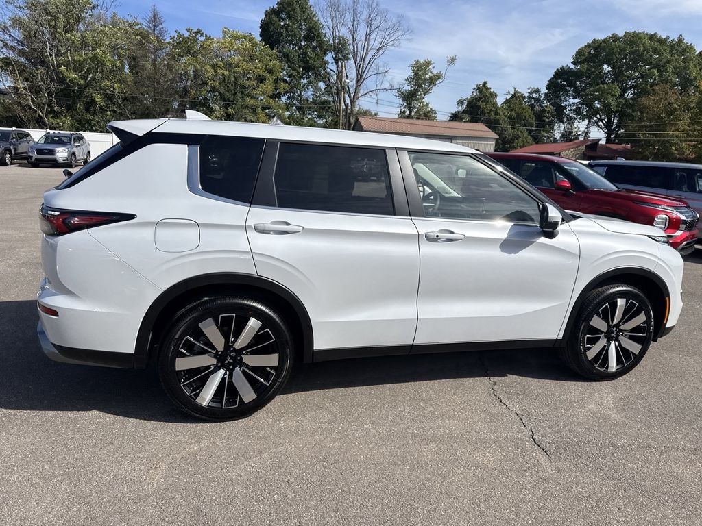 2025 Mitsubishi Outlander SE