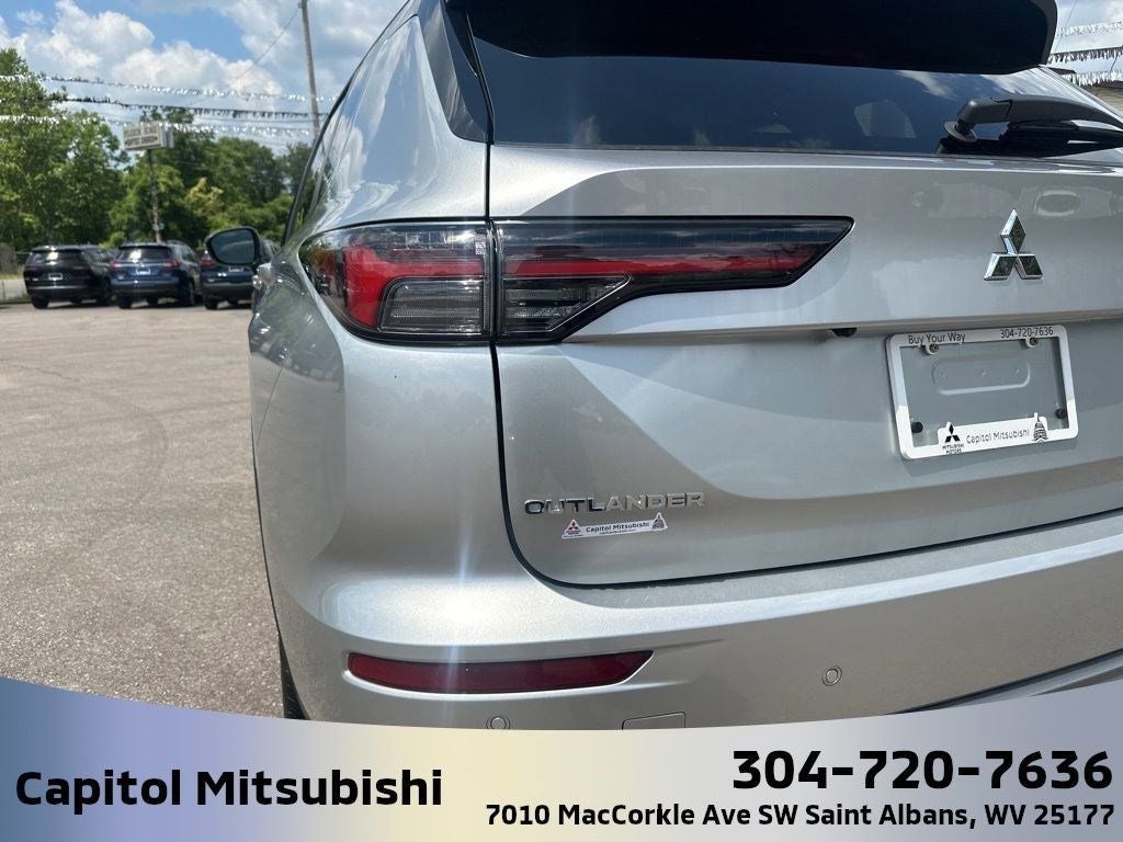 2025 Mitsubishi Outlander SE
