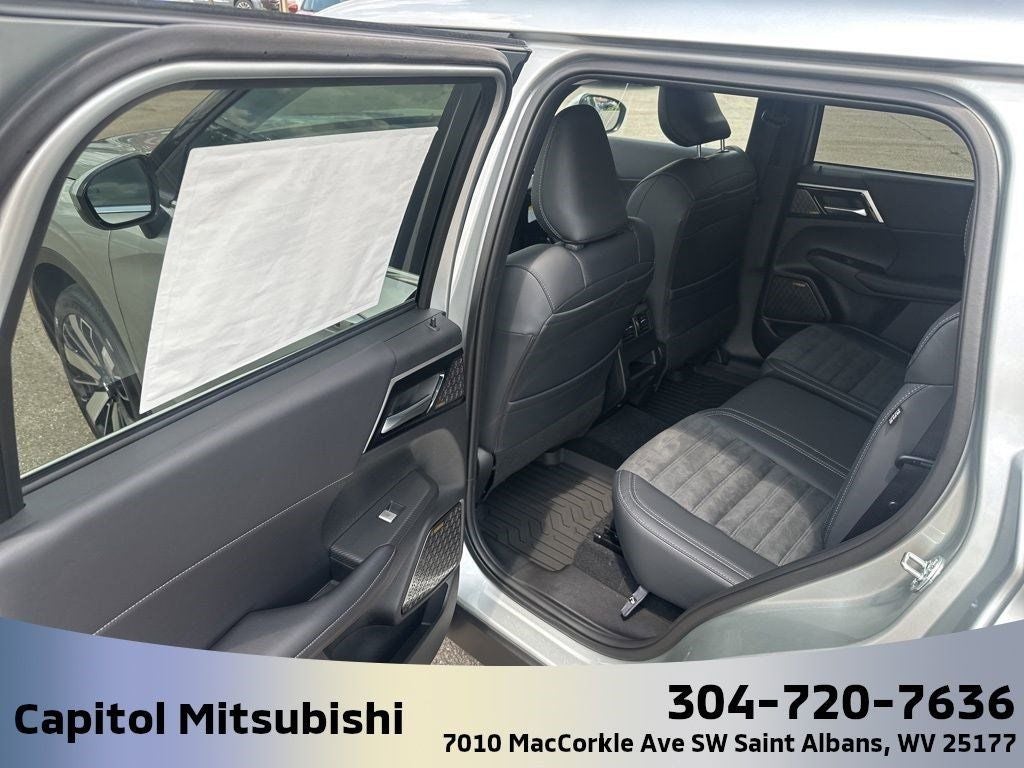 2025 Mitsubishi Outlander SE