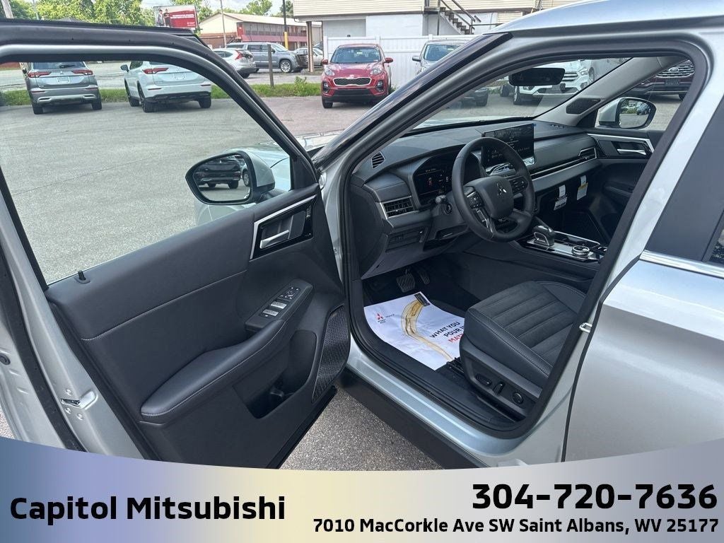 2025 Mitsubishi Outlander SE