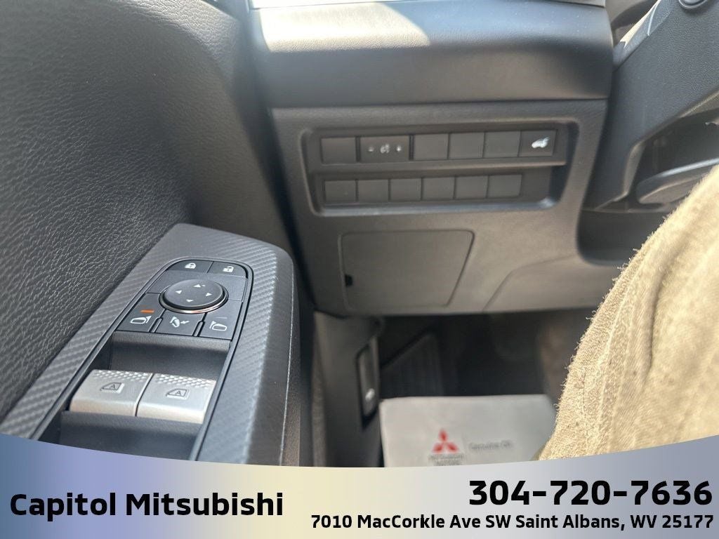 2025 Mitsubishi Outlander SE