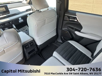 2025 Mitsubishi Outlander SE