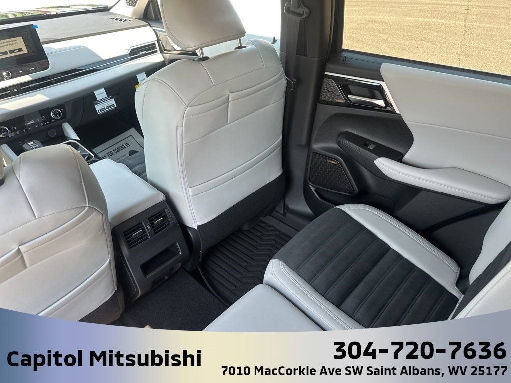 2025 Mitsubishi Outlander SE