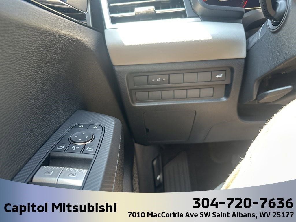 2025 Mitsubishi Outlander SE