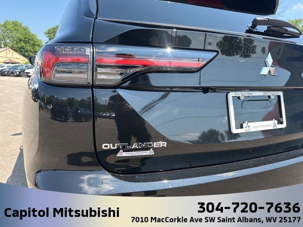 2025 Mitsubishi Outlander SE